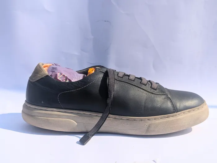 Dark Leather Low-Top Casual Lace-up Sneaker